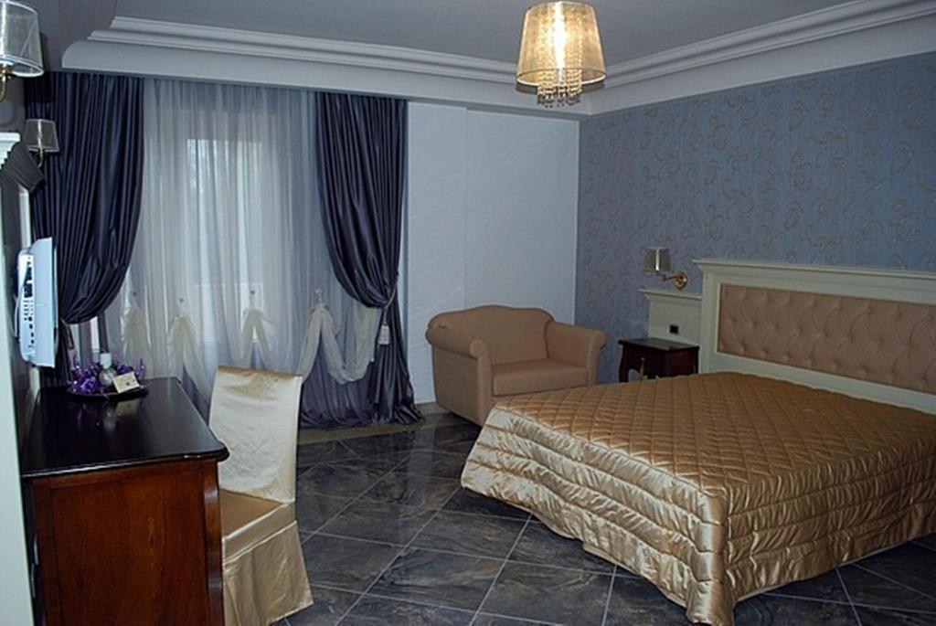 Regina Di Saba - Hotel Villa Per Ricevimenti Grottaminarda Habitación foto